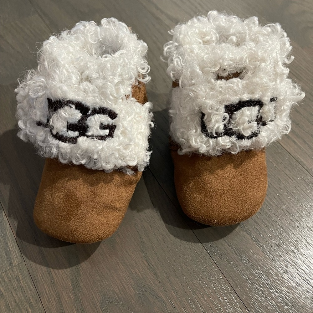 Uggs infant baby fur  bootie